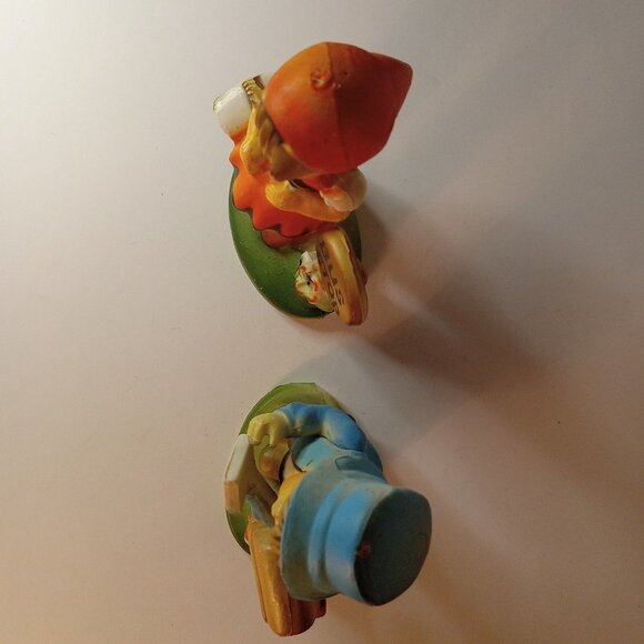 Set of 2 Kitch Plastic 50s Figurines 4.5 in tall Made in Macau - Picture 12 of 12